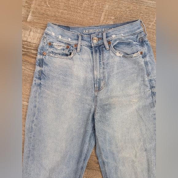 American Eagle High Rise Baggy Straight Leg Light Wash Jeans Size 4 Short - Picture 4 of 12